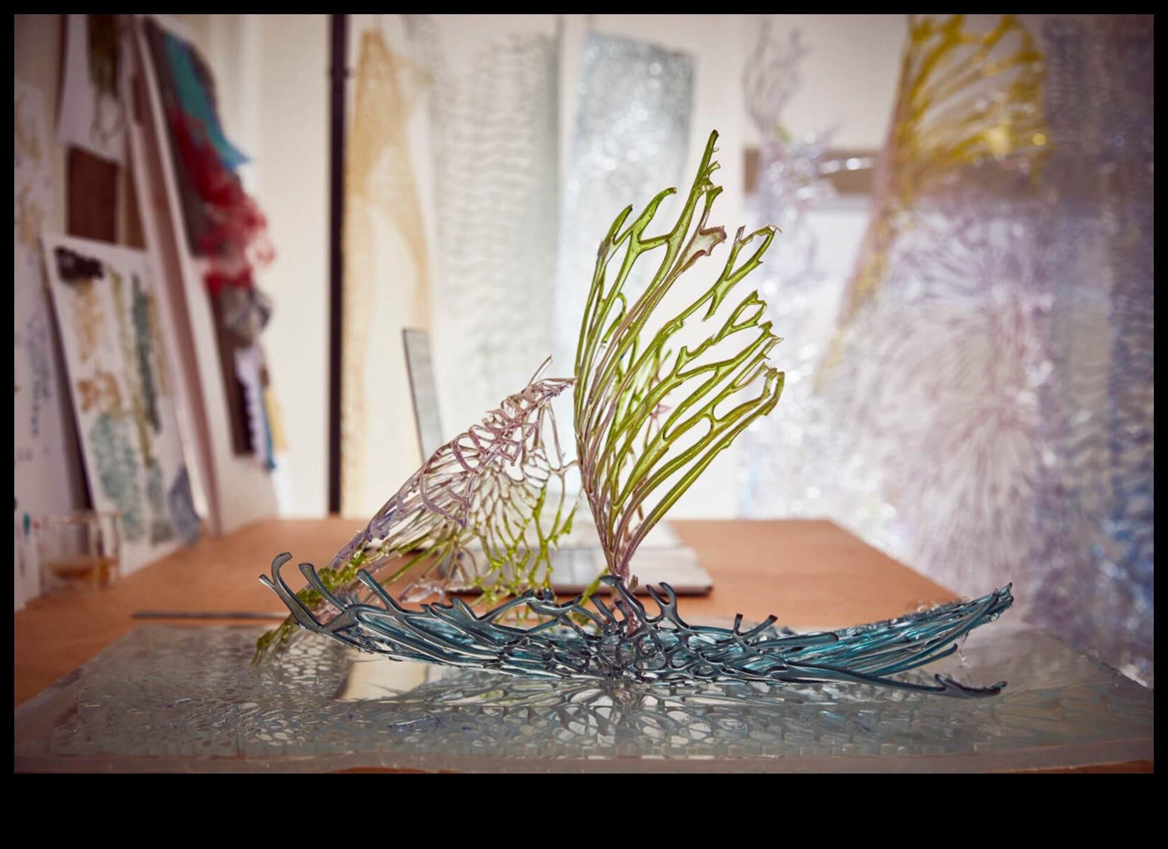 Arta în materialitate Cum să stăpânești meșteșugul realităților vizuale 3 Arta în materialitate: stăpânirea meșteșugului realităților vizuale