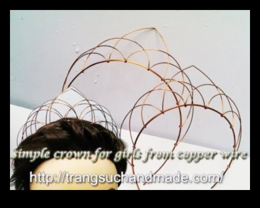 Whimsical Wire Wrapped Crowns: Accesorii DIY pentru Royal Vibes