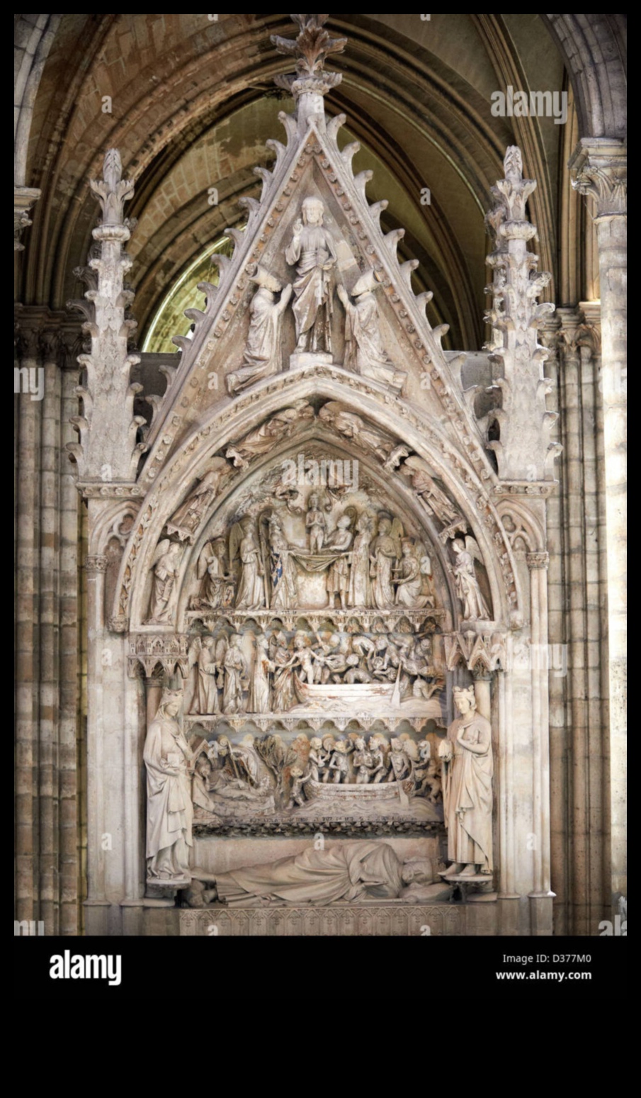 Mausolee maiestuoase: morminte gotice și artă funerară